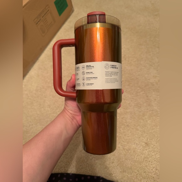 Stanley x Lainey Wilson Country Gold Quencher H2.0 - Picture 4 of 7